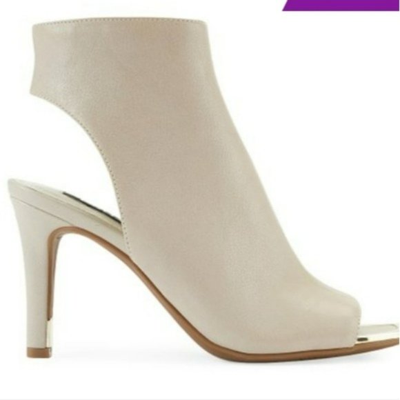 Dkny Shoes - DKNY Boston Leather Sandal Vanilla -6.5